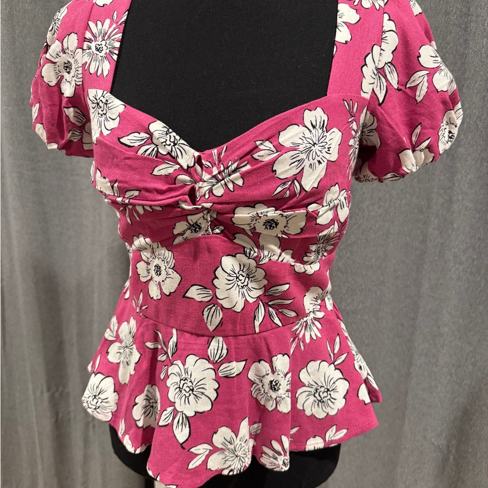 NWT- Francesca’s Floral Pink Peplum Women's Top